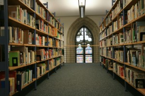 Blick in Bibliothek (2)