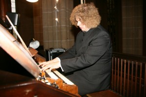 An der Orgel Denny Ph. Wilke